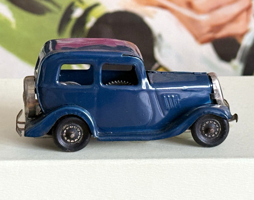 Triang minic 100 ford - £100, saloon