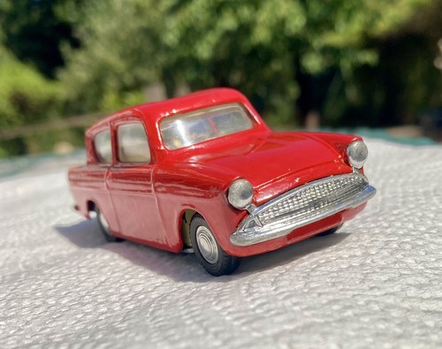 Absolutely stunning vintage - absolutely, stunning,