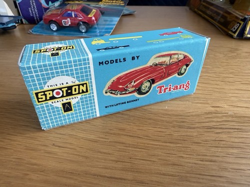 Spot triang empty repro box - on,